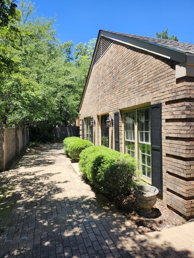 Building Photo - 2983 Old Farm Rd