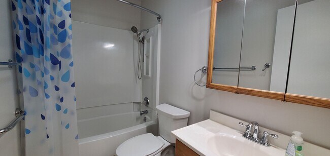 Building Photo - 4 Bedroom Parsonage Property 1 Mile to Fra...