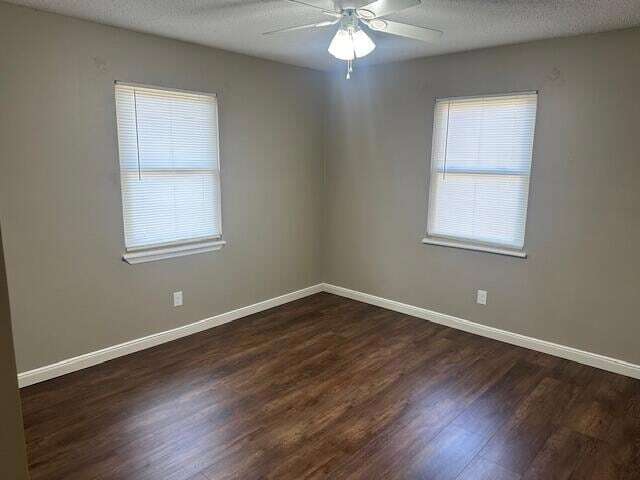 Building Photo - 5025 Lake Cir Dr NE