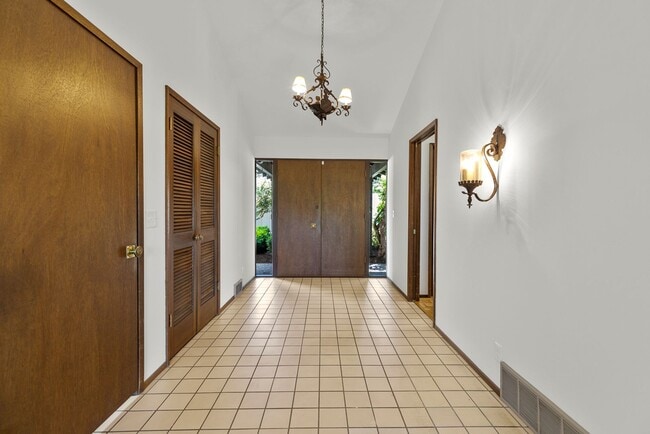 Building Photo - 3 bedroom 2 bath