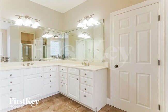 Building Photo - 2026 Laurel Lakes Ln