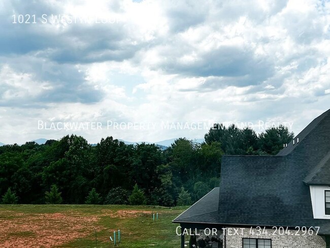 Building Photo - 4 Bedroom Townhome in Westyn Village!