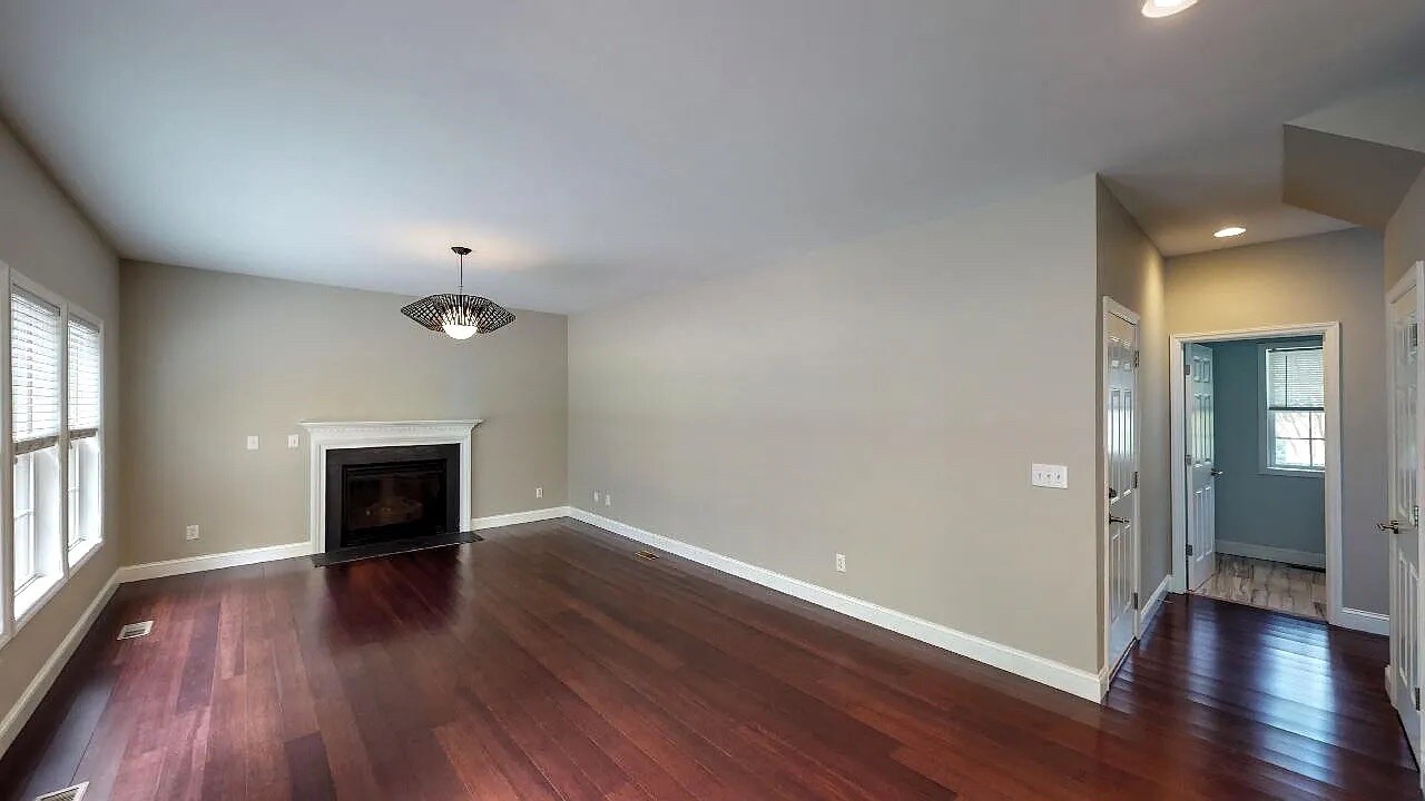 Building Photo - Room in House on New Parkside Dr