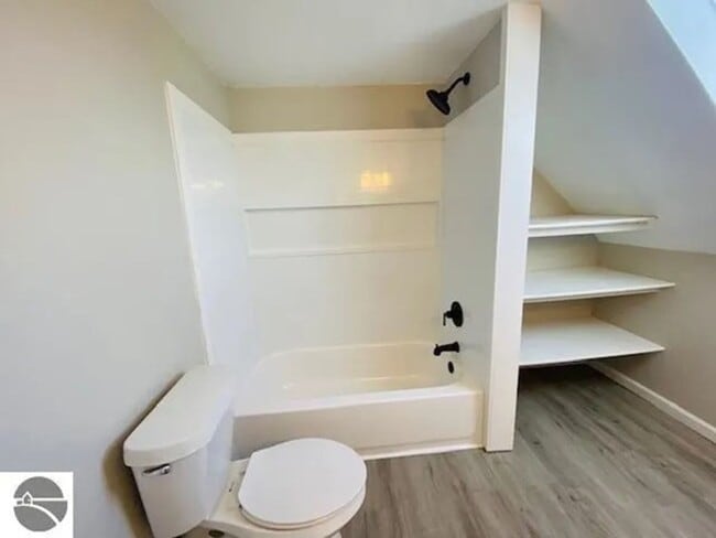 Building Photo - Charming Home in Cadillac Available May 2024