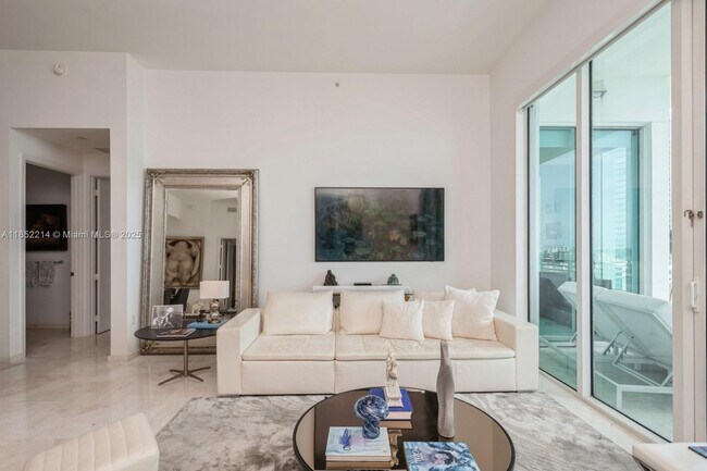 Building Photo - 900 Brickell Key Blvd