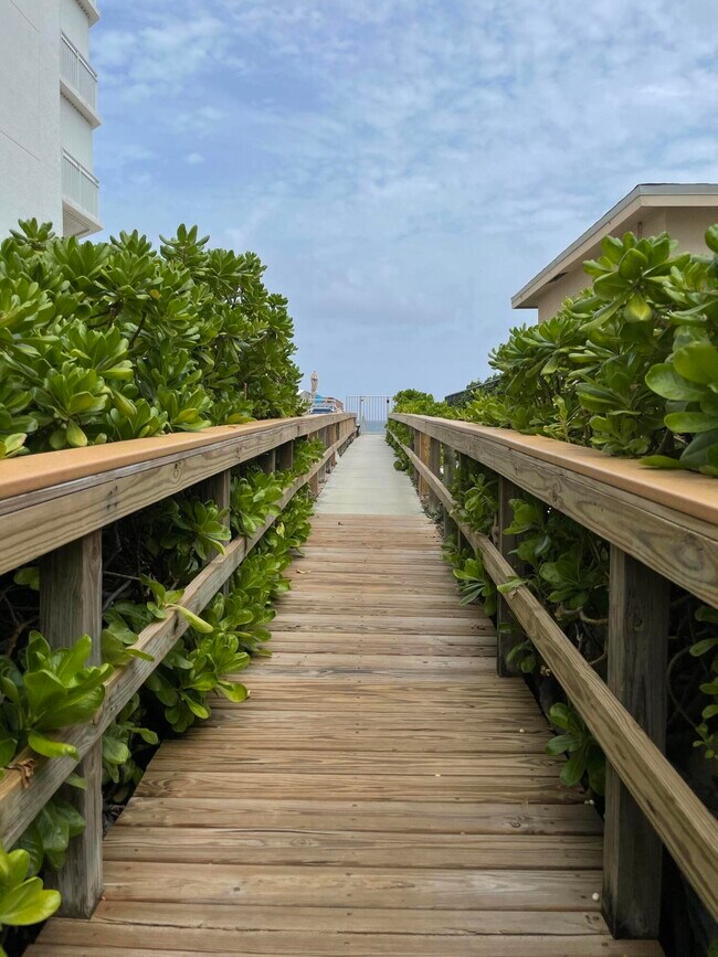 Building Photo - 3605 S Ocean Blvd