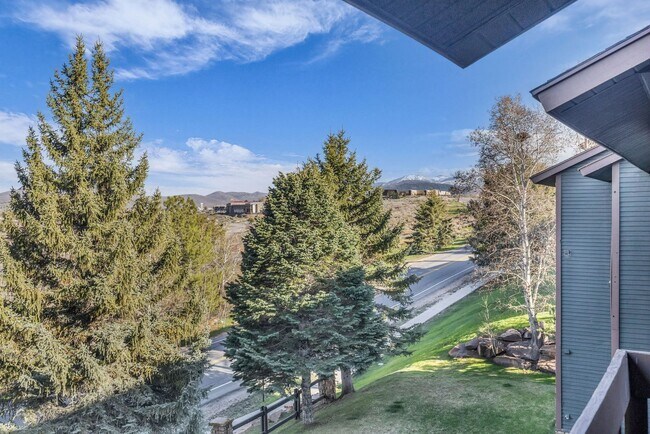 Building Photo - POWDERWOOD 1 BEDROOM