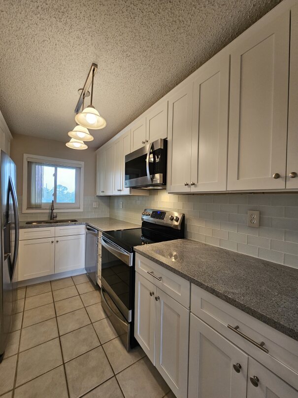 Building Photo - 4595 Chancellor St NE