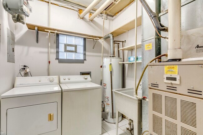 Laundry Room - 3030 N Elbridge Ave