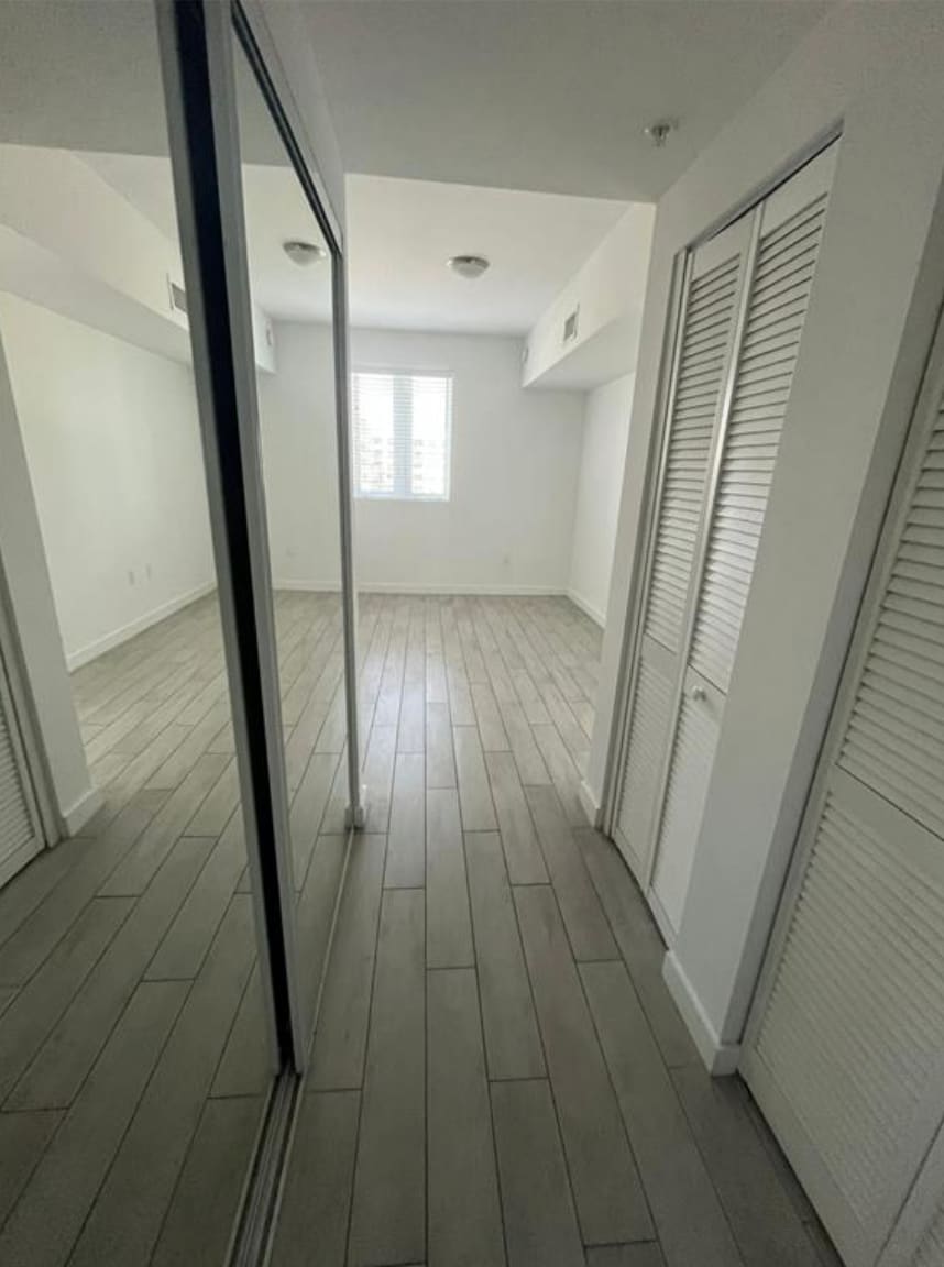 Building Photo - 321 NE 26th St