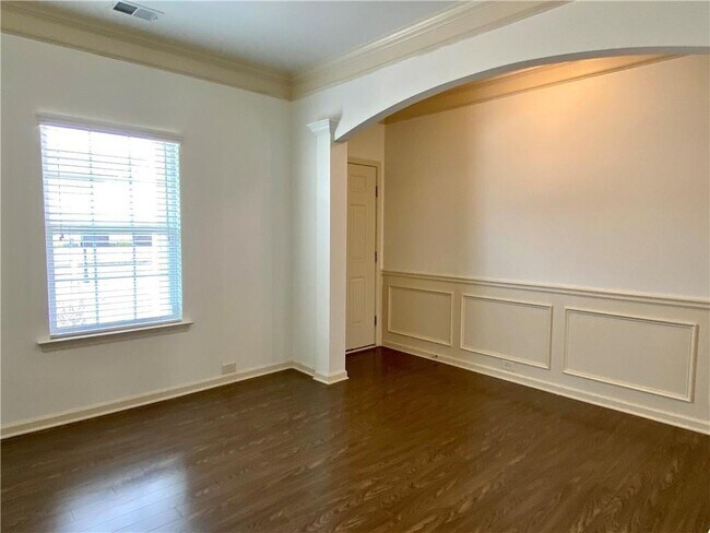 Building Photo - 611 Stonehurst Ln