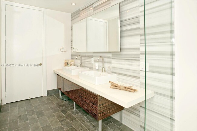 Building Photo - 1100 Biscayne Blvd
