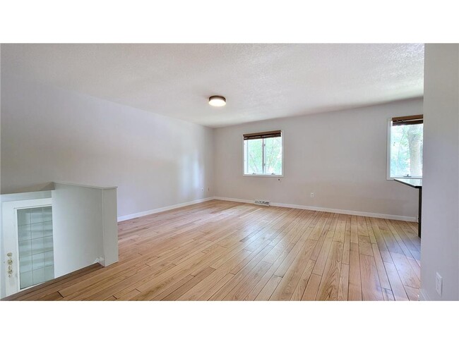 Building Photo - 512 Nelson Ct