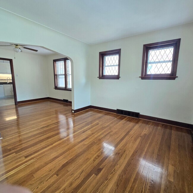 Building Photo - 3529 Lawn Ave