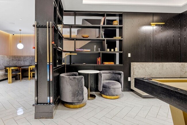 Building Photo - 55 Lagrange St