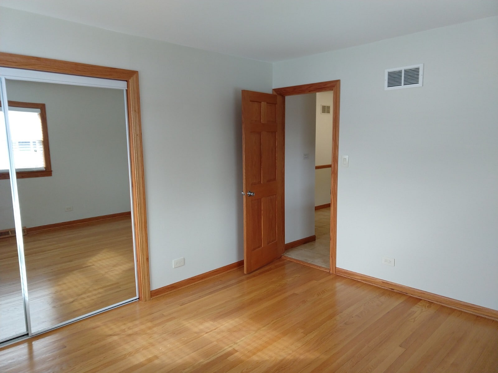 Building Photo - 1343 Woodview Ln