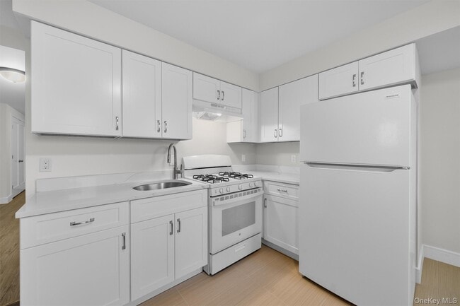 Building Photo - 135 Beekman Ave