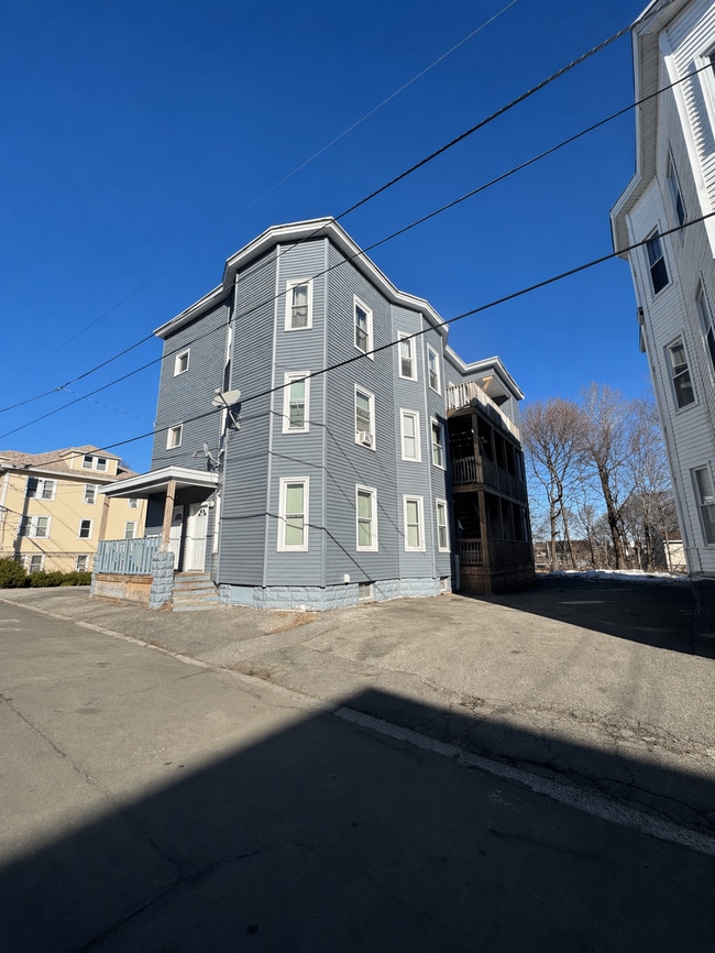 Building Photo - Central St