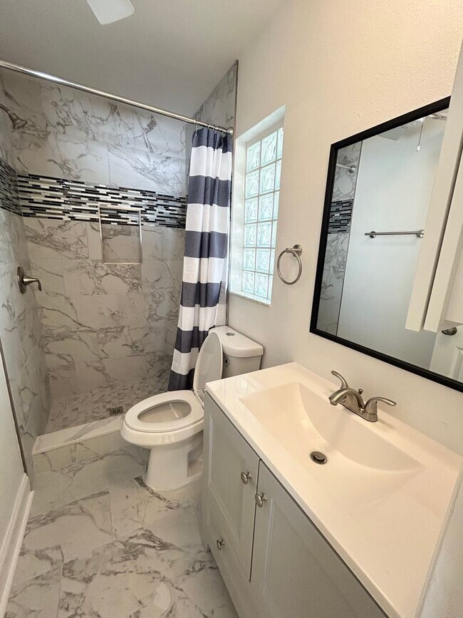 Building Photo - Remodeled 3 bedroom 2 bath Home in NE St Pete