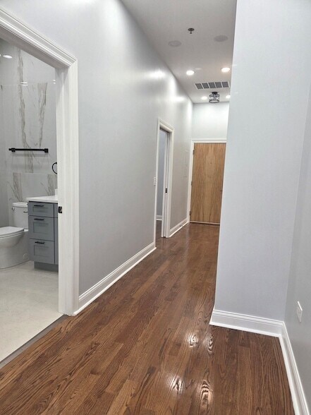 Building Photo - 2915 N Clybourn Ave