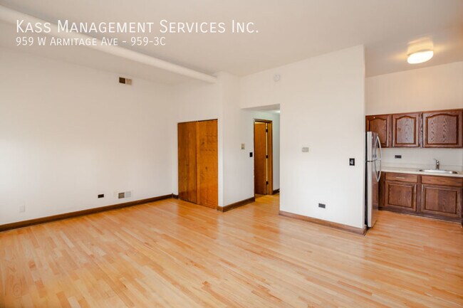 Building Photo - 959 W Armitage Ave