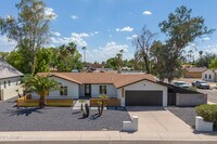 Building Photo - 9205 E Laurel Ln