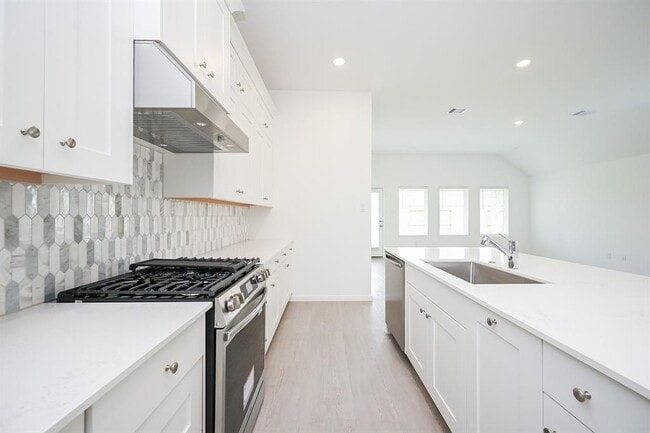 Building Photo - 26811 Tree Mallow Dr