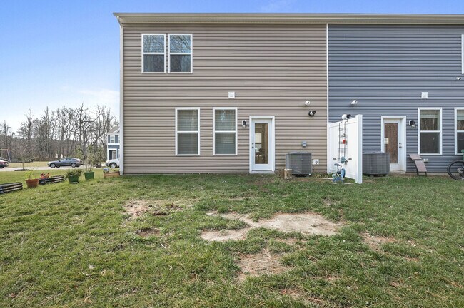 Building Photo - 193 Currant Cir