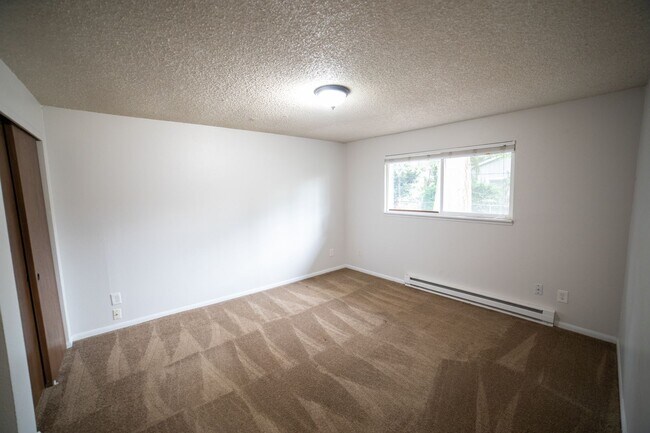 Building Photo - IKEMB02