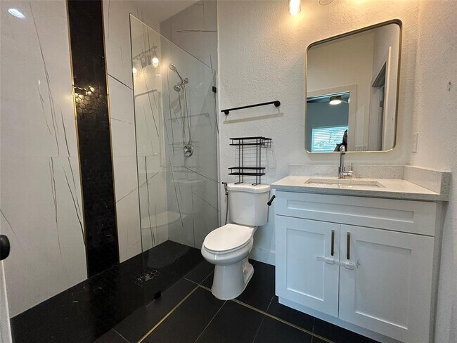 Building Photo - 12602 Buffing Rd