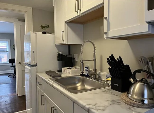 Building Photo - 1347 1/2 Highland