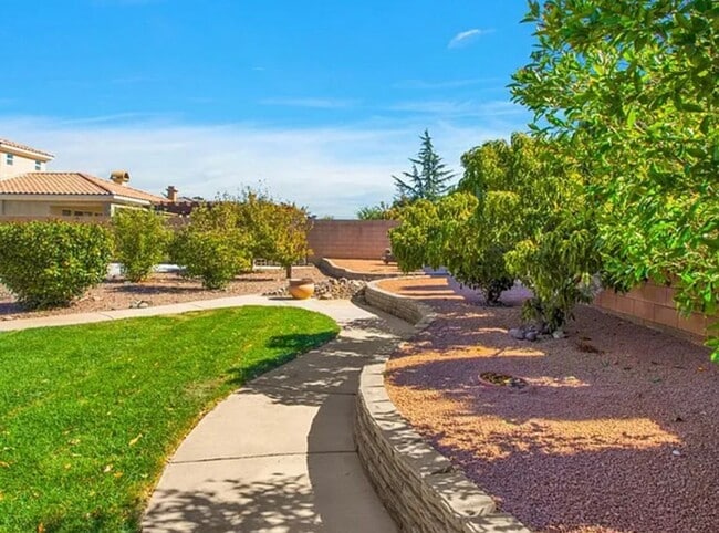 Building Photo - Luxury Home at Stonebrook Estates-Gated Community- 4 Bedrooms, 5 Bathrooms