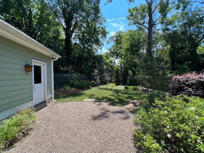 Building Photo - 703 Gerard St