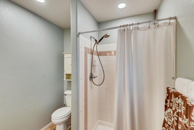 Building Photo - 5530 E 130th Dr