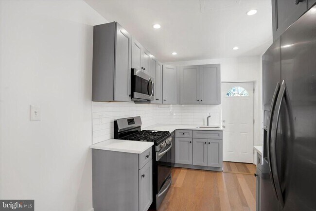 Building Photo - 2636 Manton St