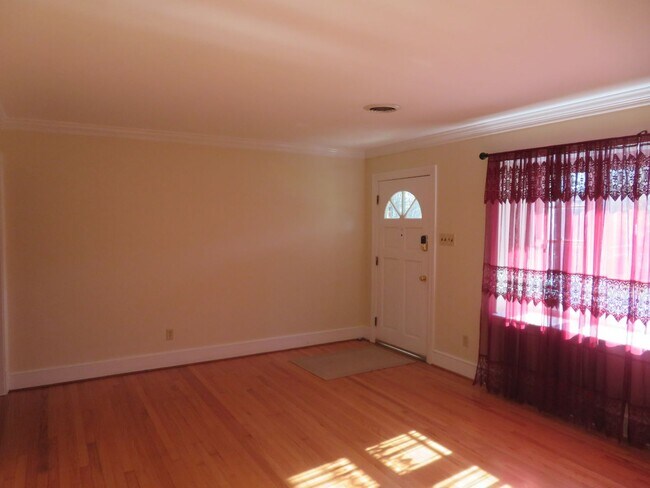 Building Photo - Meadowbrook Estates