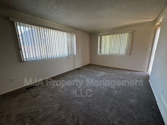 Building Photo - 4735 S 1900 W