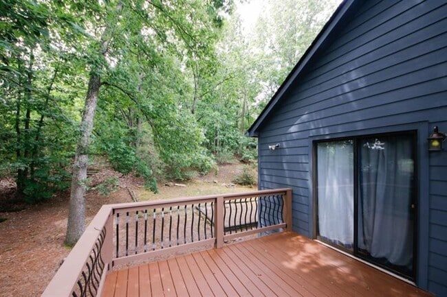 Building Photo - 930 Mountain Top Dr NE