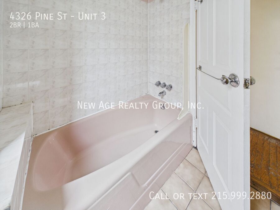 Building Photo - 4326 Pine St