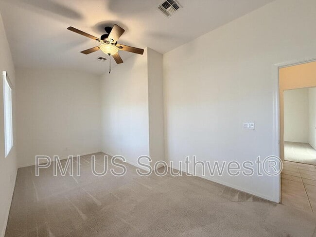 Building Photo - 2657 Edgewater Dr