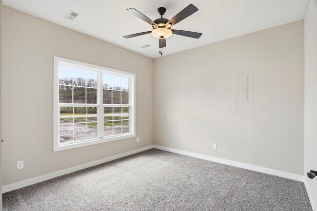 Building Photo - 1044 Stonehaven Dr