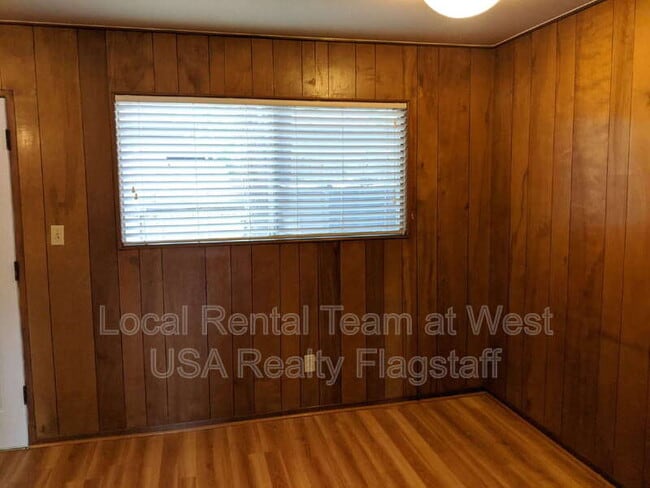 Building Photo - 605 W Dale Ave