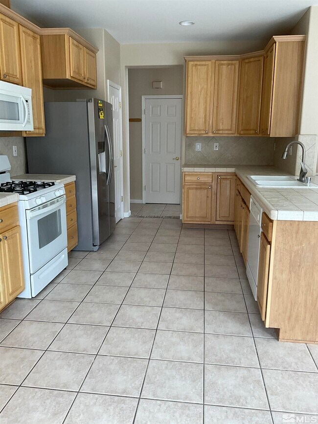 Building Photo - 2847 Falcon Ridge Dr