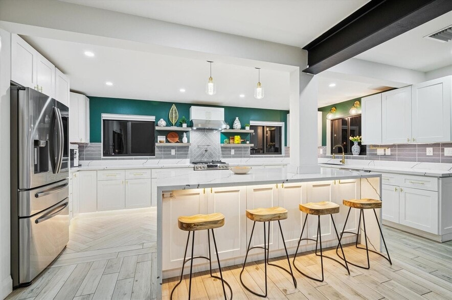 Building Photo - 600 SW 8th Ter