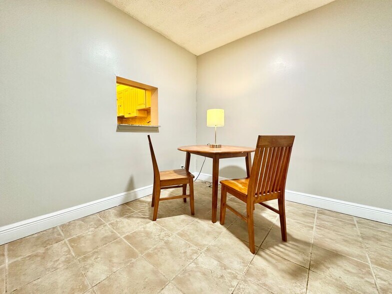 Building Photo - 8001 Fairview Dr