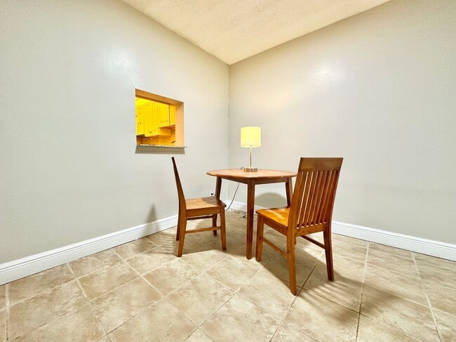 Building Photo - 8001 Fairview Dr