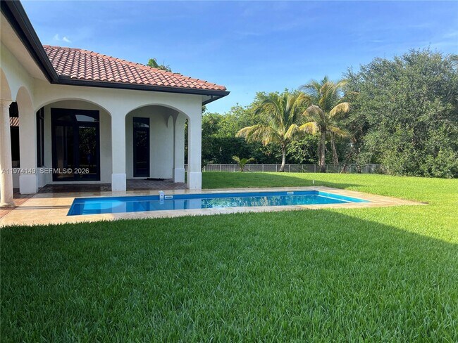 Building Photo - 1460 SW 125th Ave