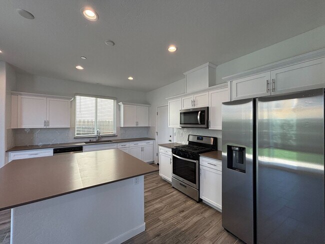 Building Photo - Spacious 3-Bedroom Home with Solar, Modern...