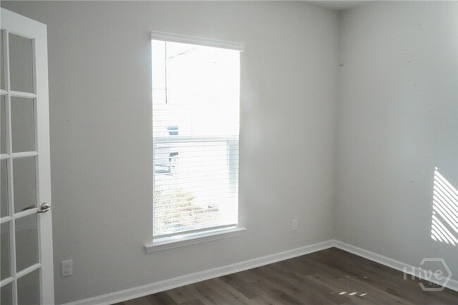 Building Photo - 142 Brookline Dr