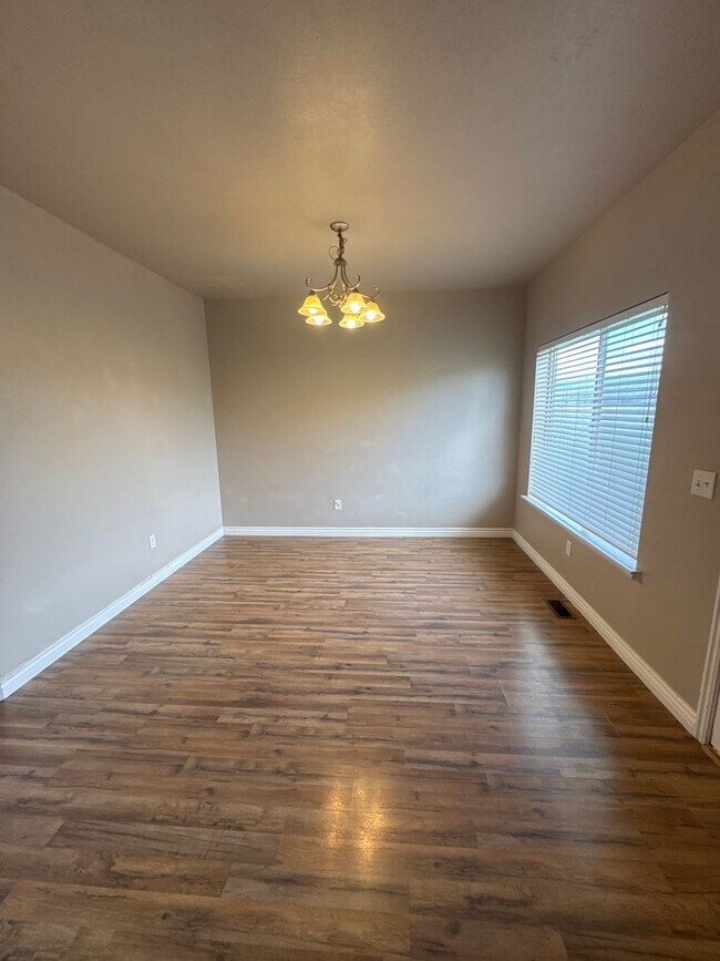 Building Photo - 1562 W 300 S